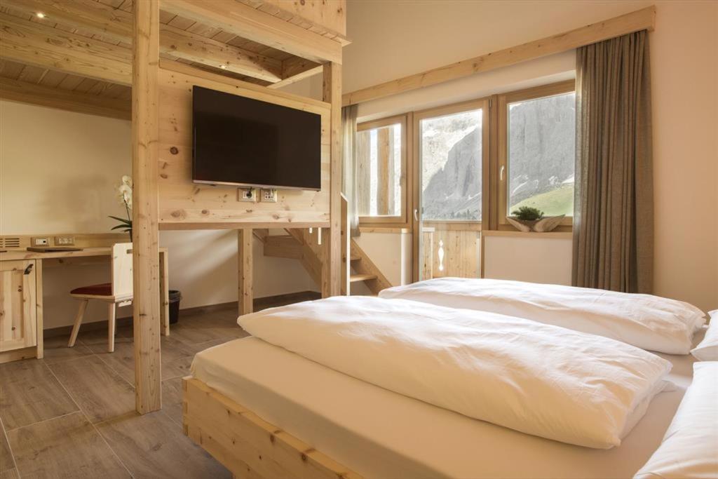 Passo Sella Dolomiti Mountain Resort เซลวาดีวัลการ์เดนา ภายนอก รูปภาพ