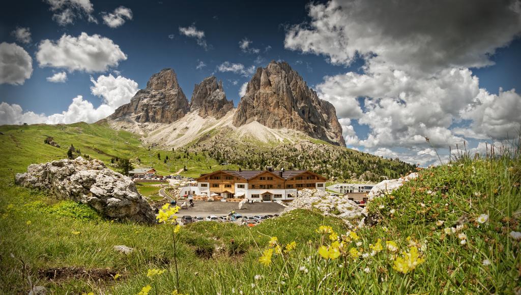 Passo Sella Dolomiti Mountain Resort เซลวาดีวัลการ์เดนา ภายนอก รูปภาพ